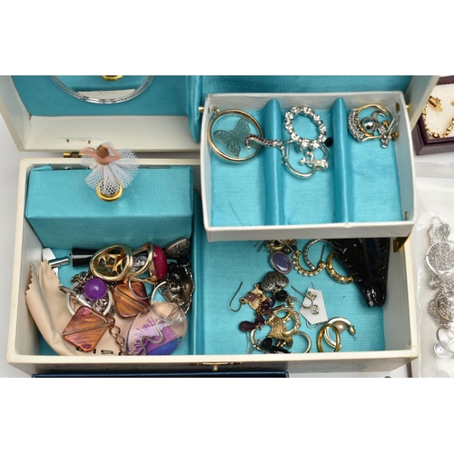 118 - A BOX OF ASSORTED JEWELLERY AND BOXES, to include a small assortment of white metal jewellery, inclu... 