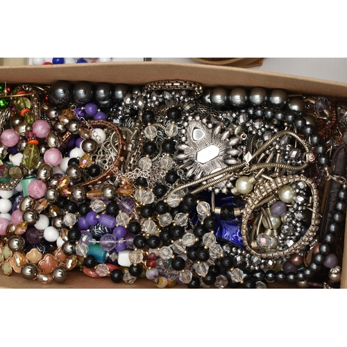 118 - A BOX OF ASSORTED JEWELLERY AND BOXES, to include a small assortment of white metal jewellery, inclu... 
