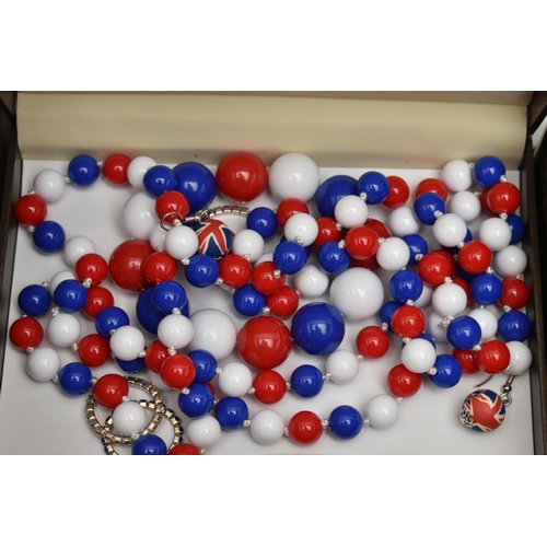 118 - A BOX OF ASSORTED JEWELLERY AND BOXES, to include a small assortment of white metal jewellery, inclu... 