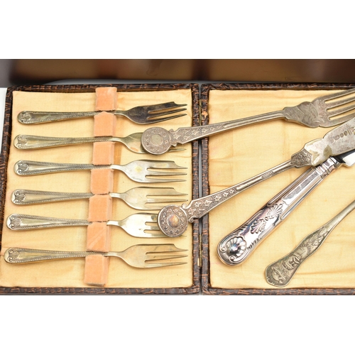 125 - A CANTEEN AND ASSORTED CUTLERY, to include a wooden canteen of EPNS Kings pattern cutlery, six perso... 