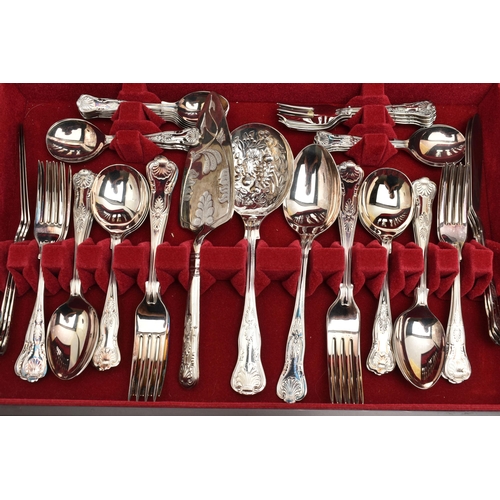 125 - A CANTEEN AND ASSORTED CUTLERY, to include a wooden canteen of EPNS Kings pattern cutlery, six perso... 