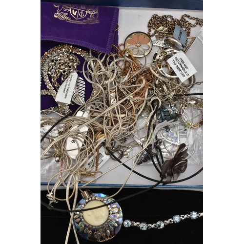 79 - A SELECTION OF SILVER AND WHITE METAL JEWELLERY, to include a gold plated Ankh pendant stamped 925, ... 
