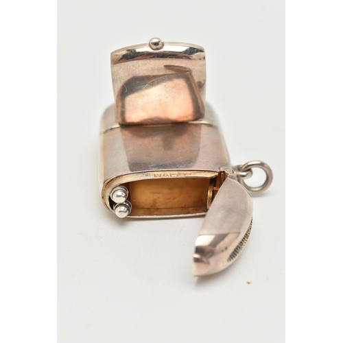 87 - A SILVER COMBINED VESTA AND SOVEREIGN CASE, of plain design, with hinged vesta lid to the top and a ... 