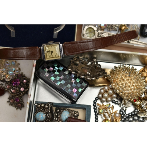 119 - A SELECTION OF COSTUME JEWELLERY AND WATCHES, to include nine wristwatches, including Sekonda, Timex... 