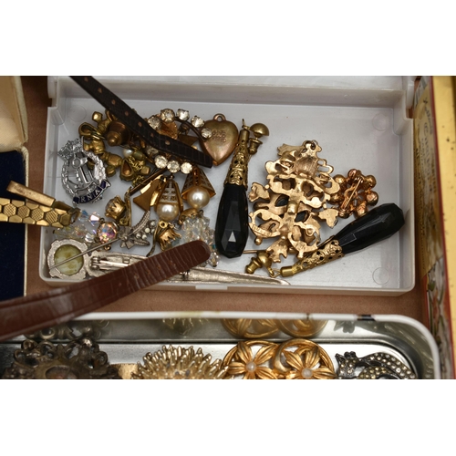 119 - A SELECTION OF COSTUME JEWELLERY AND WATCHES, to include nine wristwatches, including Sekonda, Timex... 