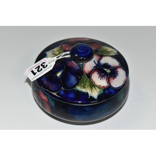 321 - A MOORCROFT POTTERY PANSY DESIGN TRINKET POT, with cover, tube lined with purple and pink flowers on... 