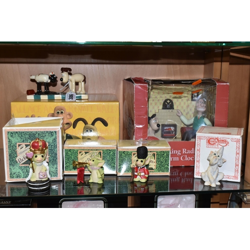 386 - A GROUP OF POCKET DRAGONS AND WALLACE & GROMIT FIGURES, comprising a boxed Coalport Characters Walla... 