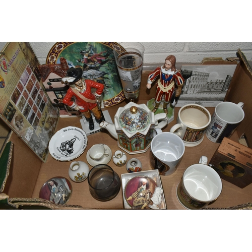 400 - A BOX OF 20TH CENTURY CHARLES I COMMEMORATIVE CERAMICS AND GLASS, TOGETHER WITH A VICTORIAN BRASS BO... 