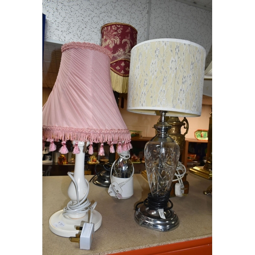 421 - A QUANTITY OF TABLE LAMPS, twenty two table lamps in different styles, to include a small gilt figur... 