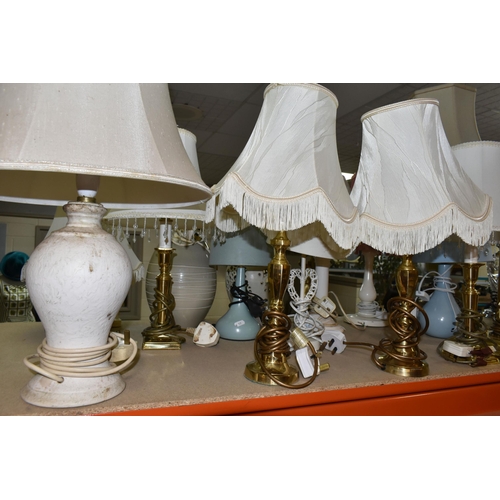 421 - A QUANTITY OF TABLE LAMPS, twenty two table lamps in different styles, to include a small gilt figur... 