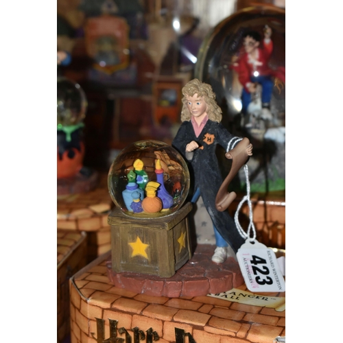 423 - A GROUP OF HARRY POTTER RELATED ITEMS, to include four boxed Enesco 'water balls': Harry Potter, Her... 