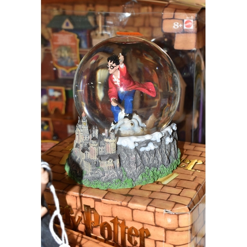423 - A GROUP OF HARRY POTTER RELATED ITEMS, to include four boxed Enesco 'water balls': Harry Potter, Her... 