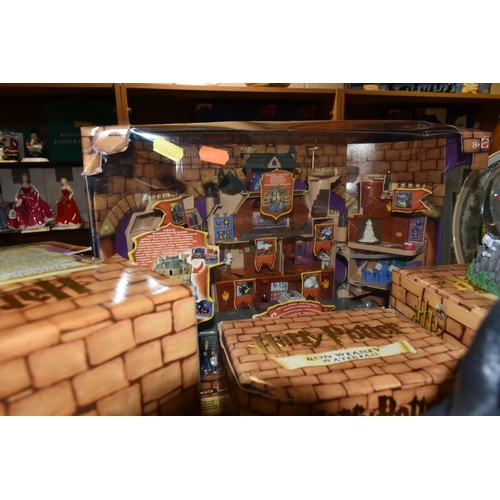 423 - A GROUP OF HARRY POTTER RELATED ITEMS, to include four boxed Enesco 'water balls': Harry Potter, Her... 