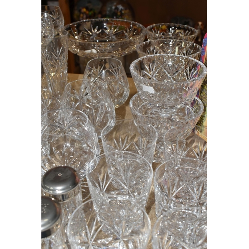 424 - A GROUP OF CUT CRYSTAL AND OTHER GLASS WARE, approximately fifty to sixty pieces to include four set... 