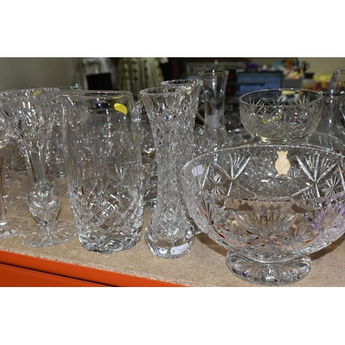 424 - A GROUP OF CUT CRYSTAL AND OTHER GLASS WARE, approximately fifty to sixty pieces to include four set... 