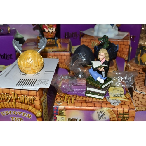 425 - A GROUP OF BOXED ENESCO HARRY POTTER ITEMS, comprising a Harry Potter cookie jar (glasses loose), Ha... 
