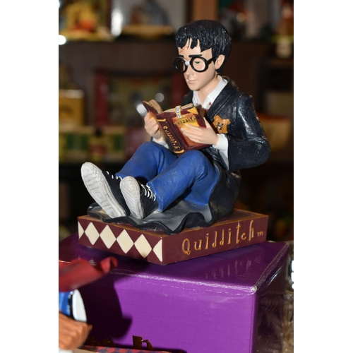 425 - A GROUP OF BOXED ENESCO HARRY POTTER ITEMS, comprising a Harry Potter cookie jar (glasses loose), Ha... 