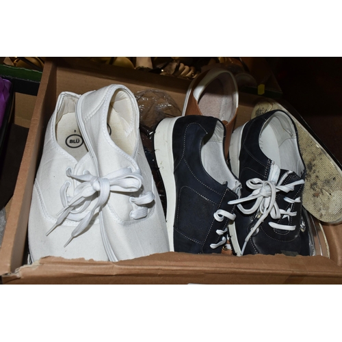 426 - FOUR BOXES AND LOOSE CERAMICS, GLASS, CLOTHING, ACCESSORIES AND SUNDRY ITEMS, to include Midwinter G... 