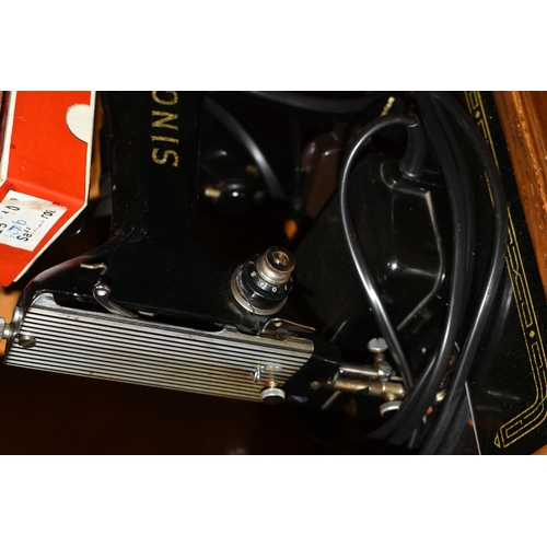 429 - A CASED SINGER SEWING MACHINE, HORN, MIRROR, PICTURES AND SUNDRY ITEMS, to include a cased Singer 99... 