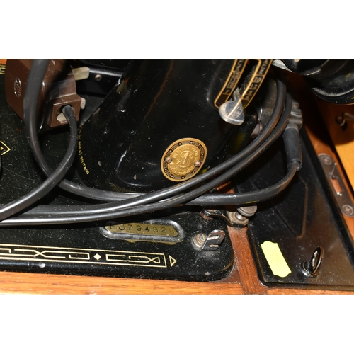 429 - A CASED SINGER SEWING MACHINE, HORN, MIRROR, PICTURES AND SUNDRY ITEMS, to include a cased Singer 99... 