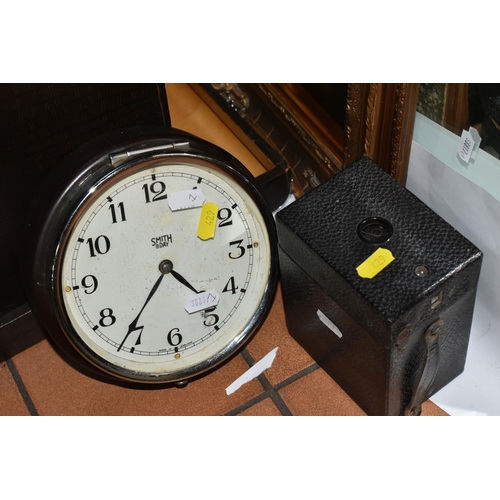 429 - A CASED SINGER SEWING MACHINE, HORN, MIRROR, PICTURES AND SUNDRY ITEMS, to include a cased Singer 99... 