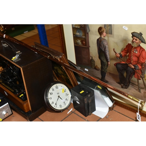 429 - A CASED SINGER SEWING MACHINE, HORN, MIRROR, PICTURES AND SUNDRY ITEMS, to include a cased Singer 99... 