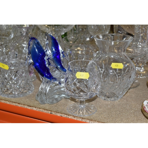 437 - A SELECTION OF CLEAR AND COLOURED GLASS WARES ETC, to include a boxed Edinburgh Crystal square form ... 