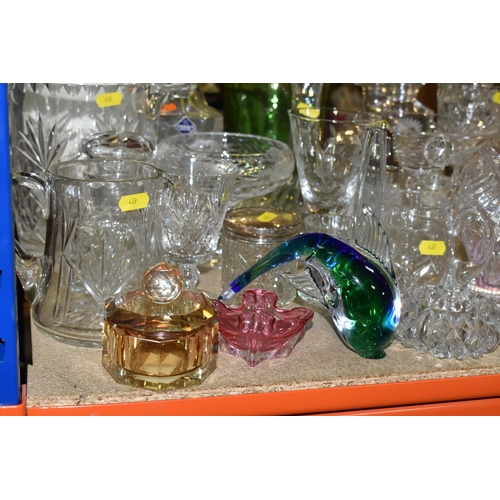 437 - A SELECTION OF CLEAR AND COLOURED GLASS WARES ETC, to include a boxed Edinburgh Crystal square form ... 