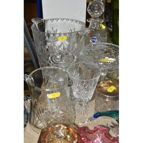 437 - A SELECTION OF CLEAR AND COLOURED GLASS WARES ETC, to include a boxed Edinburgh Crystal square form ... 