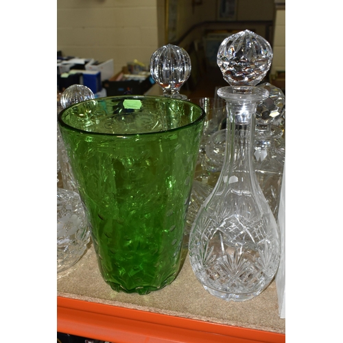 437 - A SELECTION OF CLEAR AND COLOURED GLASS WARES ETC, to include a boxed Edinburgh Crystal square form ... 