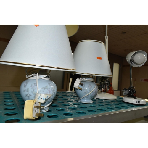 539 - FIVE TABLE LAMPS, comprising a white Anglepoise lamp with circular base, an adjustable desk lamp, a ... 