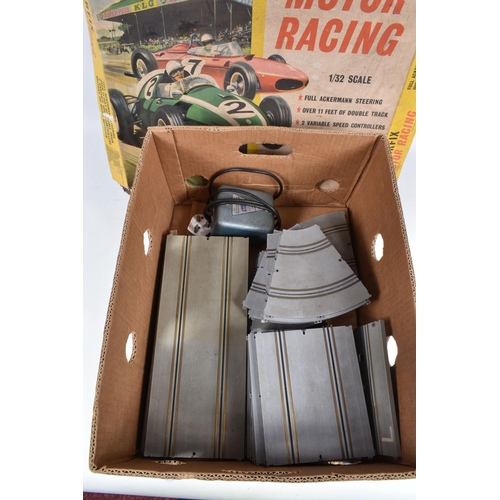 138 - A AIRFIX 1:32 SCALE MOTOR RACING BOX, model MR11, inside the box is a number of barriers, two green ... 