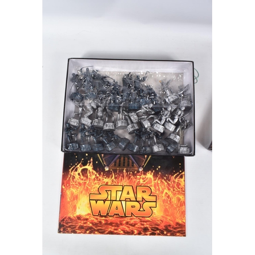 158 - A QUANTITY OF BOXED AND UNBOXED MODERN STAR WARS FIGURES, VEHICLES AND GAMES ETC., to include unboxe... 