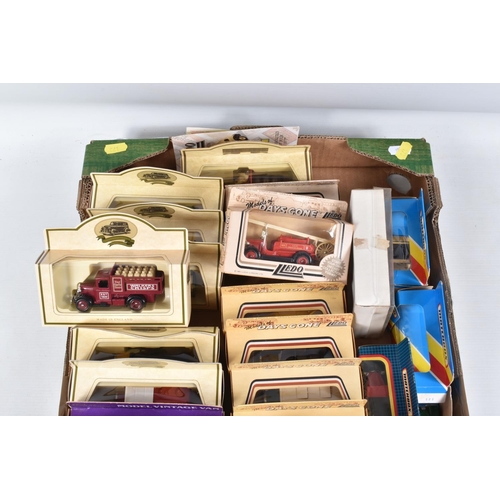 173 - A QUANTITY OF BOXED AND UNBOXED DIECAST VEHICLES, boxed items to include Matchbox Models of Yesterye... 