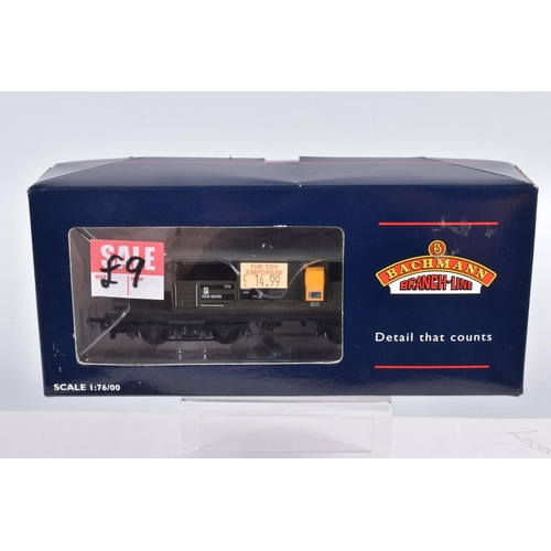 195 - THREE BOXED OO GAUGE BACHMANN BRANCHLINE MODEL RAILWAY, to include a  25 Ton Queen Mary Brake Van, n... 