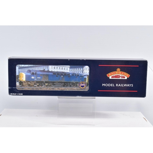 196 - A BOXED OO GAUGE BACHMANN BRANCHLINE MODEL RAILWAYS LOCOMOTIVE Class 40 Diesel, no. 40 075 in BR Blu... 