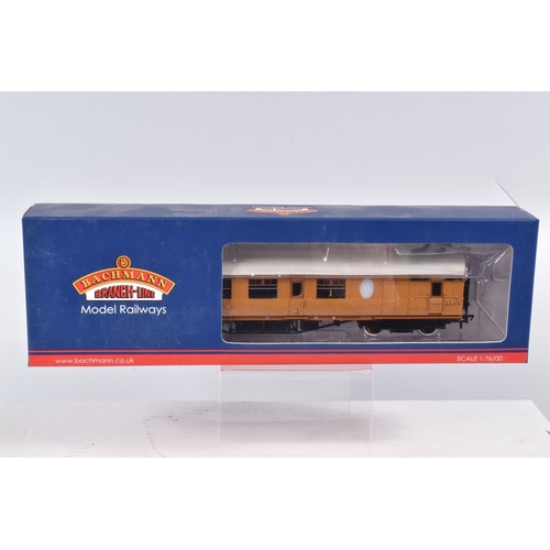 293 - FIVE BOXED OO GAUGE BACHMANN BRANCHLINE MODEL RAILWAY COACHES, to include a Thompson 3rd Class Corri... 