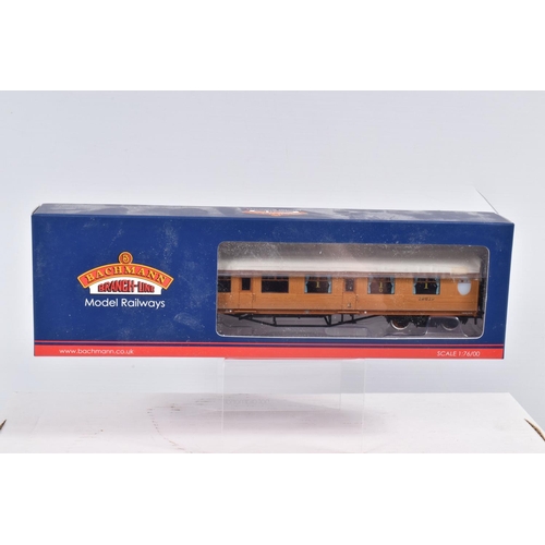 293 - FIVE BOXED OO GAUGE BACHMANN BRANCHLINE MODEL RAILWAY COACHES, to include a Thompson 3rd Class Corri... 