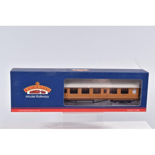 293 - FIVE BOXED OO GAUGE BACHMANN BRANCHLINE MODEL RAILWAY COACHES, to include a Thompson 3rd Class Corri... 