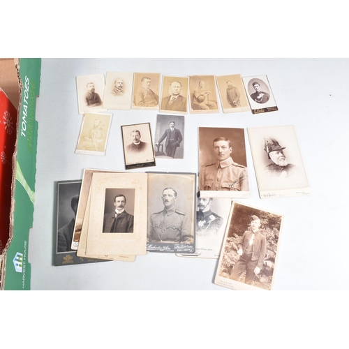 424 - PHOTOGRAPHS, A BOX OF LATE 19TH CENTURY AND WW1 CARTE DE VISITE AND CABINET PHOTOGRAPHS, LATER PHOTO... 