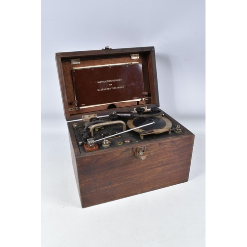 425 - A MILITARY W1649 WAVEMETER IN A WOODEN CASE, this comes in a fitted box with a hinged top and lock o... 