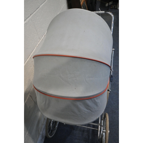 1241 - A SILVERCROSS PRAM, with grey and red basket, on tubular metal frame (condition report: some wear an... 