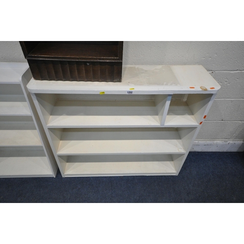 1252 - THREE WHITE PAINTED OPEN BOOKCASES, largest width 100cm x depth 30cm x height 89cm, along with a sma... 