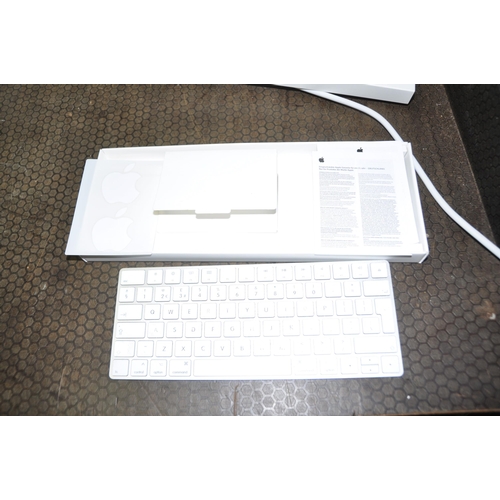 1051 - AN APPLE A1418 iMac 21.5in with keyboard but no mouse, origional packaging, unknown Apple OS (still ... 