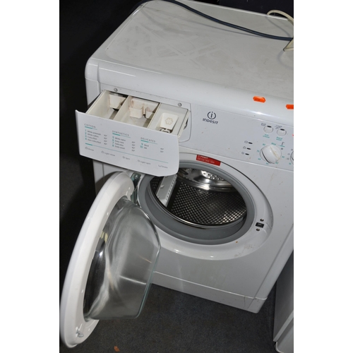 1066 - AN INDESIT WIA111 WASHING MACHINE width 60cm depth 55cm height 85cm (PAT pass, spin cycle run but no... 