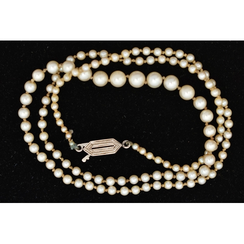 20 - A SINGLE STRAND CULTURED PEARL NECKLACE, graduated pearls ranging from approximate diameter 2.3mm to... 