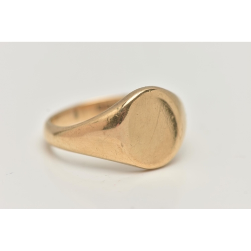 70 - A GENTS HEAVY 9CT GOLD SIGNET RING, of an oval polished form, to the polished band, hallmarked 9ct B... 