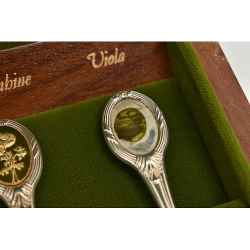 110 - A CASED SILVER SET OF 'THE ROYAL HORTICULTURAL SOCIETY FLOWER SPOONS', wooden box with plaque to the... 