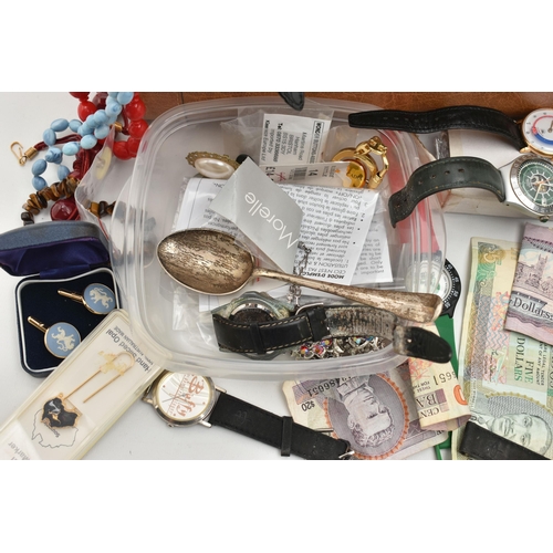 122 - AN ASSORTMENT OF JEWELLERY AND OTHER ITEMS, to include silver spoon, hallmarked 'Cooper Brothers & S... 