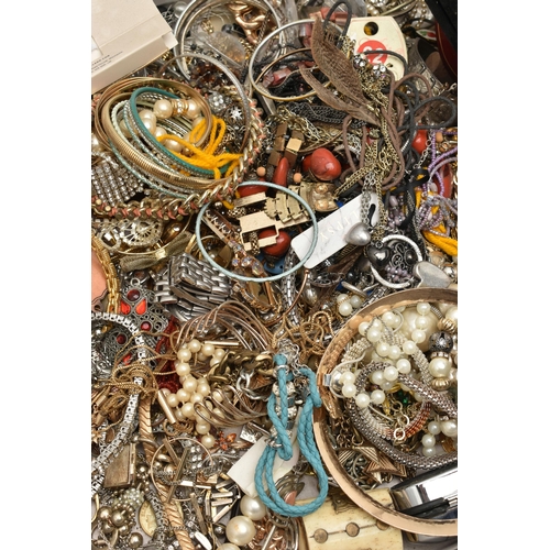 132 - A BOX OF ASSORTED COSTUME JEWELLERY, WATCHES AND OTHER ITEMS, to include a variety of ladies and gen... 